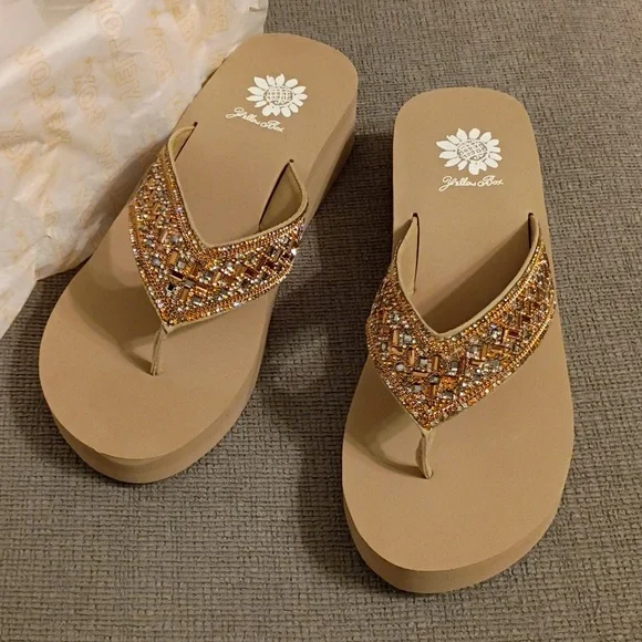 NEW Yellow Box Selma Flip Flops 8M - Picture 1 of 6